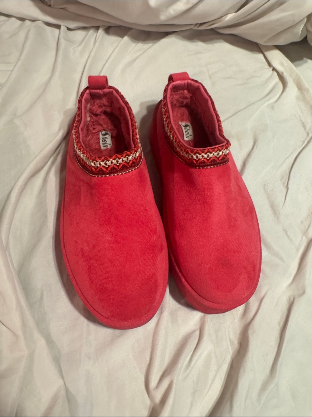 SHEIN Red Plush Slip-On Indoor Slippers with Woven Trim